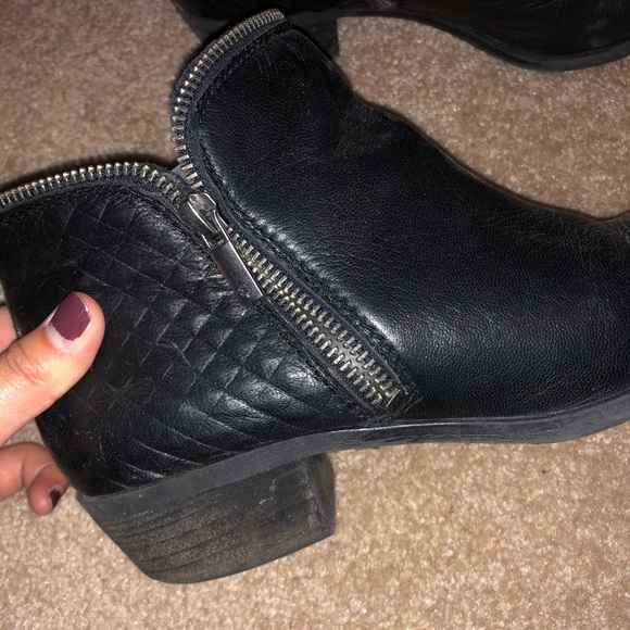 COPY - LUCKY BRAND ANKLE BOOTIES - Picture 3 of 8